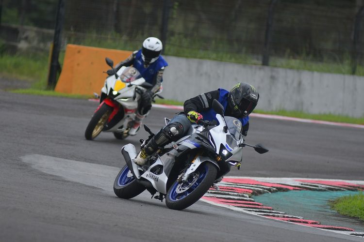 Yamaha R15M saat melaju di Sirkuit Sentul