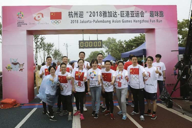 Saat Asian Games 2018 OCA Fun Run digelar di Binjiang Greenway, yang merupakan bagian dari Binjiang District, Hangzhou, China, Sabtu 19 Mei lalu, sebanyak 1.000 peserta yang hadir berlari dan bergembira sesuai dengan tema yang dirancang panitia.