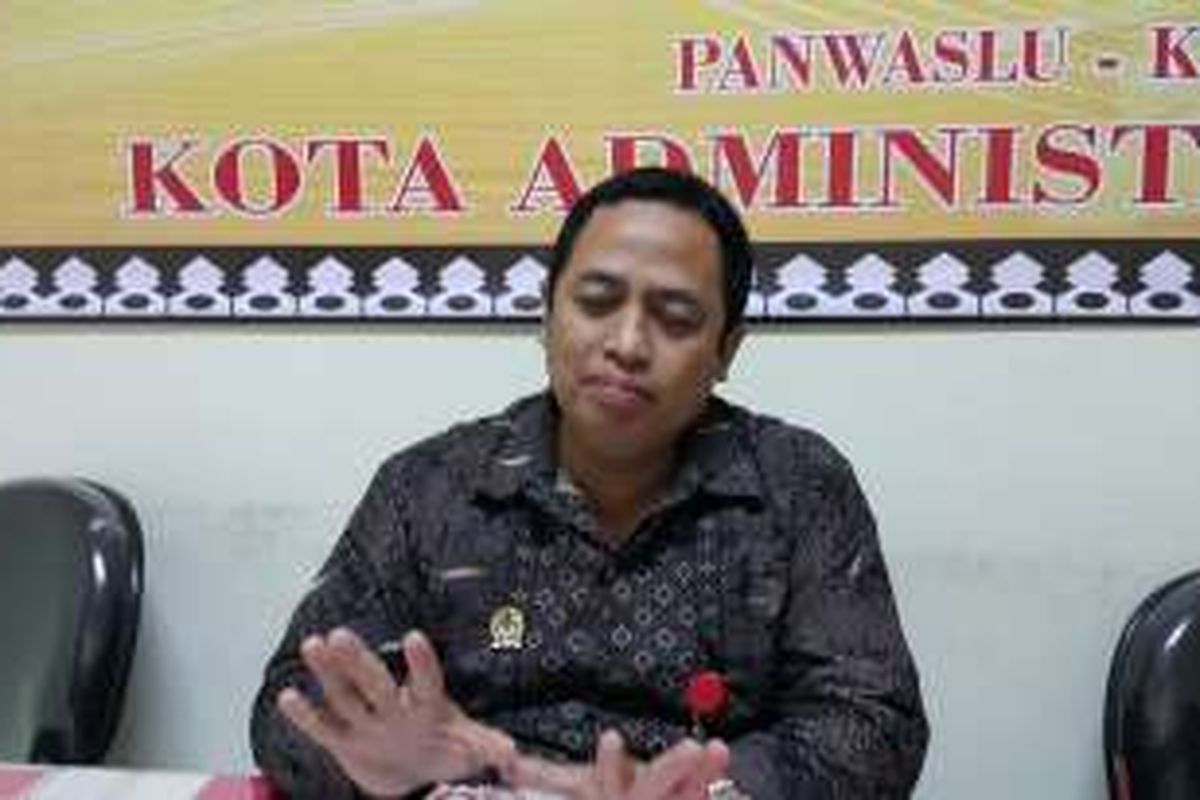 Ketua Panwaslu Jakarta Barat Puadi di Kantor Panwaslu Jakarta Barat, Kebon Jeruk, Rabu (18/1/2017).