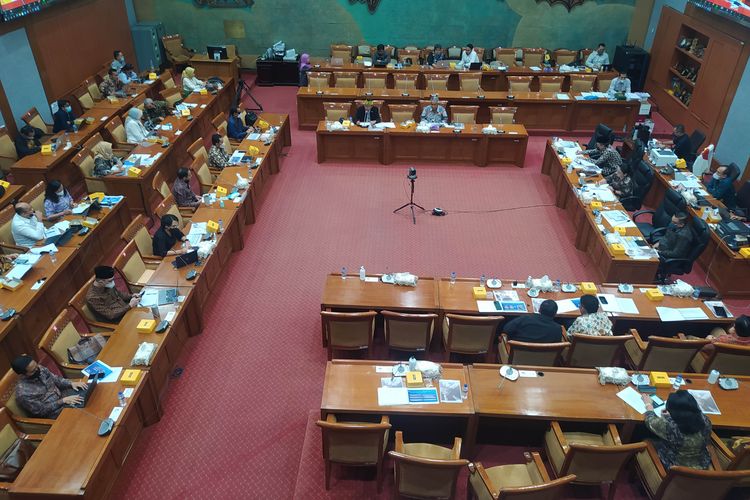 Suasana rapat Mendikbud-Ristek Nadiem Makarim bersama Komisi X DPR di Gedung DPR RI, Senayan, Jakarta Pusat, Kamis (8/9/2022). 