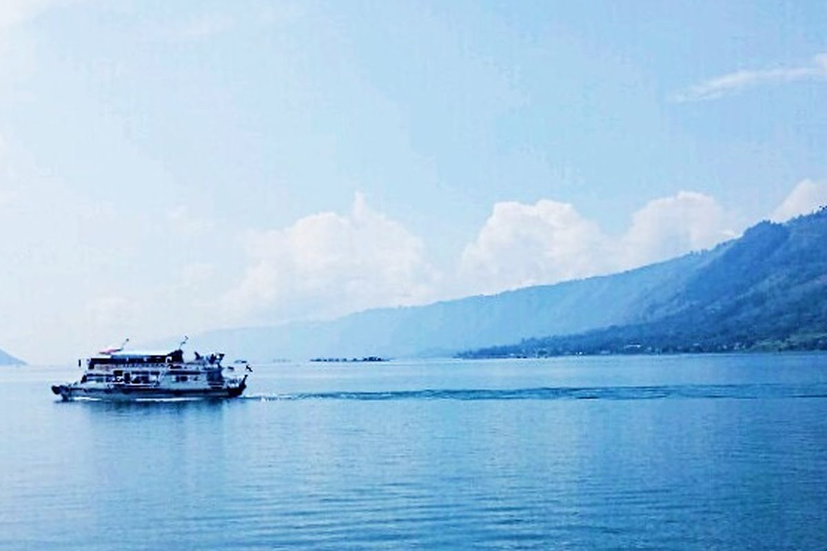 Danau Toba adalah pusat wisata yang berkembang di Sumatera Utara.