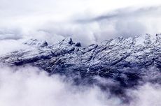 Salju di Puncak Gunung Jayawijaya Papua Diprediksi Hilang 2 Tahun Lagi