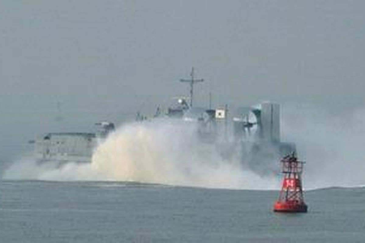 A South Korean Navy vessel leaves base at a harbour in Incheon, west of Seoul on November 24, 2010 for nearby Yeonpyeong island after it was shelled by North Korea the day before.