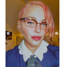 Tampil Berbeda, Madonna Ubah Warna Rambut Jadi Merah Muda