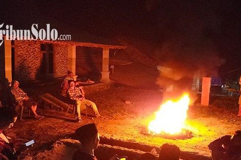 Tradisi Warga Tlogolele Boyolali, Buat Api Unggun di Malam Hari Usai Gunung Merapi Erupsi