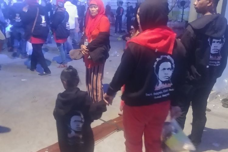 Anak-anak hadir di acara Jokowi Lantik 7000 Jokowi yang digelar posko perjuangan rakyat (Pospera) di Sentul, Bogor, Selasa (27/11/2018) sore.