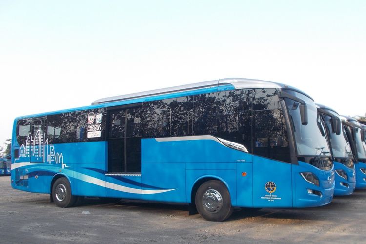 Bus DAMRI Cabang Bandung dengan rute Cibiru - Leuwipanjang