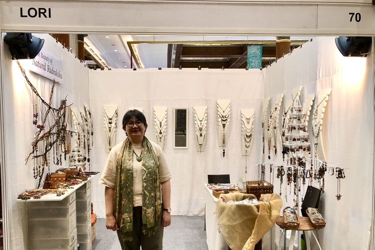 Elli dan beragam kreasi biji rudraksha di Inacraft 2023