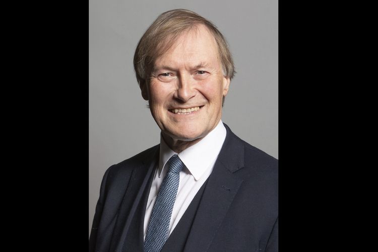 Foto tak bertanggal dari Parlemen Konservatif Inggris memperlihatkan wajah David Amess, anggota parlemen yang tewas ditusuk beberapa kali pada Jumat (15/10/2021) di kota kecil Leigh-on-Sea saat menghadiri sebuah acara.
