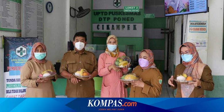 Tenaga Kesehatan di Karawang Dapat Hadiah Buah Lokal - Vimarsana News