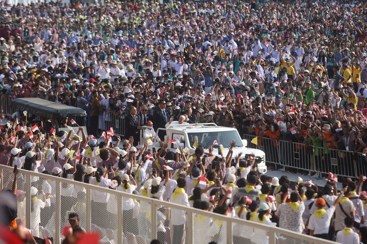 Demi Misa Akbar Paus Fransiskus, Umat Berburu Tiket sejak Juni 2024, Kuota Hanya 300