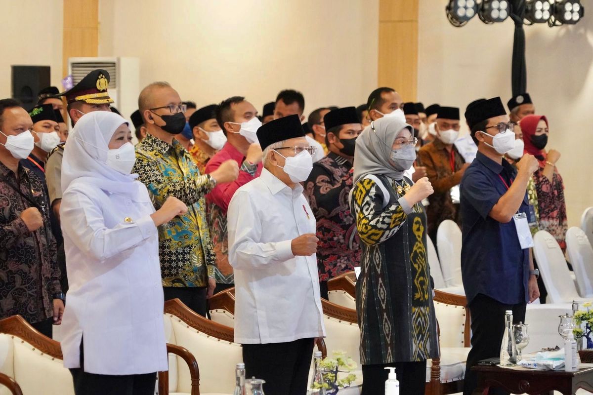 Wakil Presiden (Wapres) Ma'ruf Amin dan Menaker Ida Fauziyah hadir mengikuti kegiatan napak tilas di Pabrik Gula Tulangan, Sidoarjo, Jawa Timur, Jumat (30/9/2022).