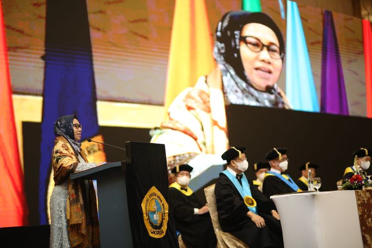 Kepala LLDikti WIlayah III Paristiyanti dalam wisuda Universitas Kristen Krida Wacana (Ukrida) yang digelar pada Sabtu, 13 Mei 2023, Pullman Hotel, Jakarta.