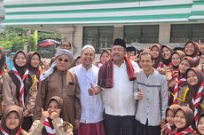 Sambangi Pondok Pesantren di Klender, Rano Karno Disambut Tepuk Pramuka