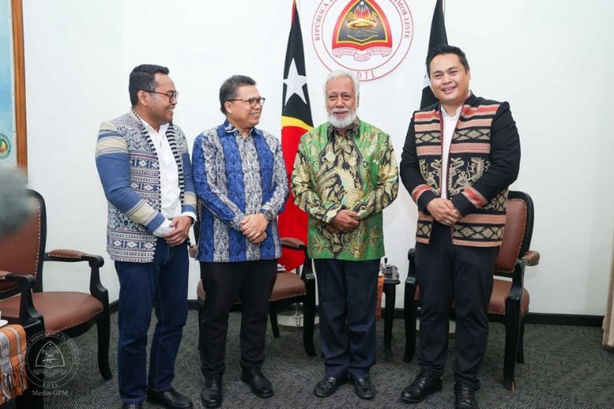 Dari kiri ke kanan: VP Finance Business Partner Timor-Leste Dedy Edward, Duta Besar Indonesia untuk Timor-Leste Okto Dorinus Manik, Perdana Menteri Timor-Leste Kay Rala Xanana Gusmão, dan CEO Telkomcel Benedictus Ardiyanto Priyo. 