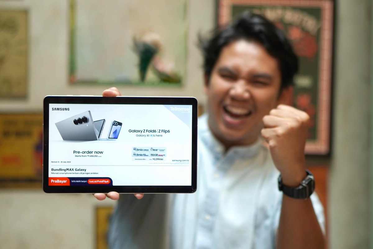 Telkomsel bersama Samsung hadirkan paket bundling Samsung Galaxy Z Fold 6 dan Z Flip 6 dengan pembaruan fitur Galaxy AI dan performa tinggi untuk membuka peluang baru didukung jaringan broadband tercepat dan terluas dari Telkomsel. Melalui paket bundling tersebut, pelanggan akan mendapatkan bonus eSIM Telkomsel dan kuota data 150 GB untuk 12 bulan.

