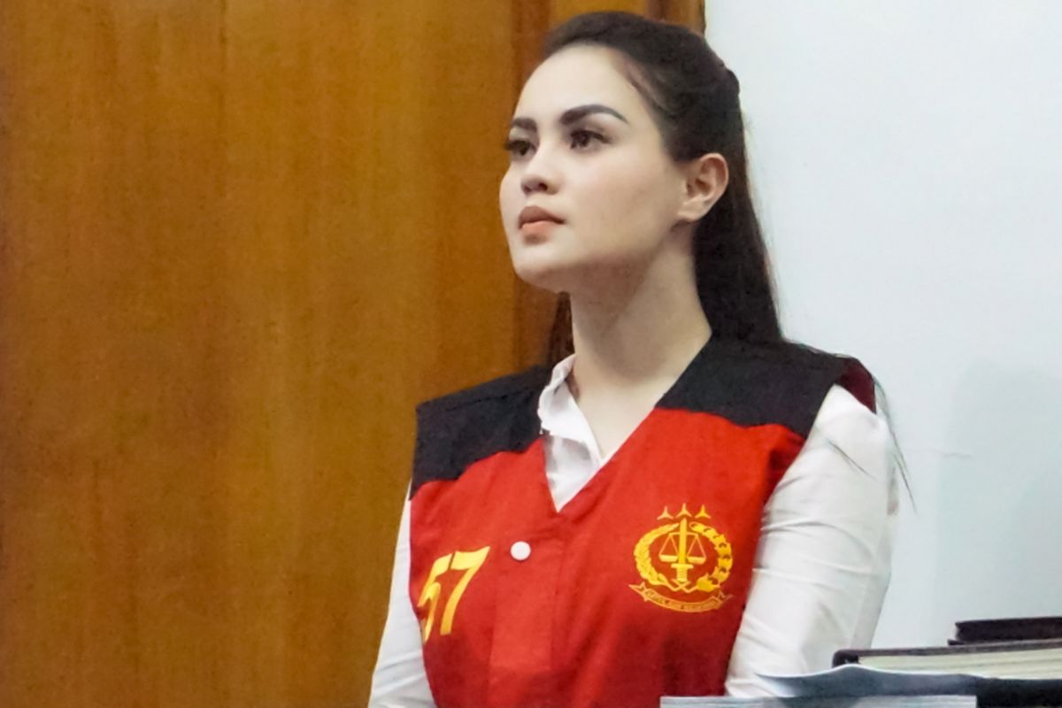 Artis Jennifer Dunn saat menjalani sidang di Pengadilan Negeri Jakarta Selatan, Kamis (3/5/2018).