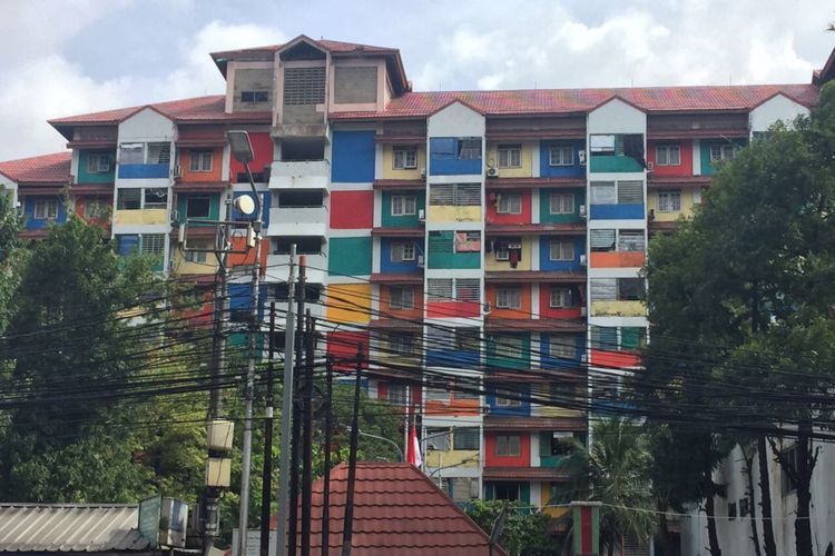 Warna Warni di Rusunami Benhil 2, Jalan Penjernihan, Tanah Abang, Jakarta Pusat, Senin (26/3/2018). 