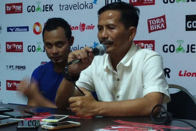 Pelatih Persib Bandung, Djadjang Nurdjaman kecewa atas kekalahan timnya dari Madura United dan menganggap hal tersebut karena dikerjai wasit, Minggu (9/7/2017).