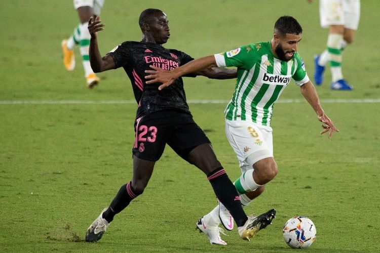 Ferland Mendy mengukuhkan tempatnya di sektor bek kiri Real Madrid sejak datang dari Lyon pada Juni 2019.