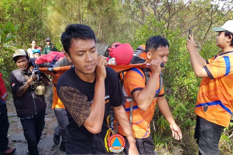 Seorang pendaki Gunung Lawu warga Jebres, Kota Surakarta, Jawa Tengah pingsan meninggal saat melakukan pendakian. Pendaki atas nama Dedi Satrio dilaporkan pingsan saat beristirahat bersama ke 16 rekannya di pos 3.