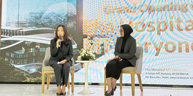 (Ki-ka) CEO Eka Hospital Group, drg. Rina Setiawati dan Hospital Director Eka Hospital MT Haryono, dr. Sherly Novan Indra, MARS dalam peresmian Eka Hospital MT Haryono di Jakarta Selatan, Jumat (23/1/2026).