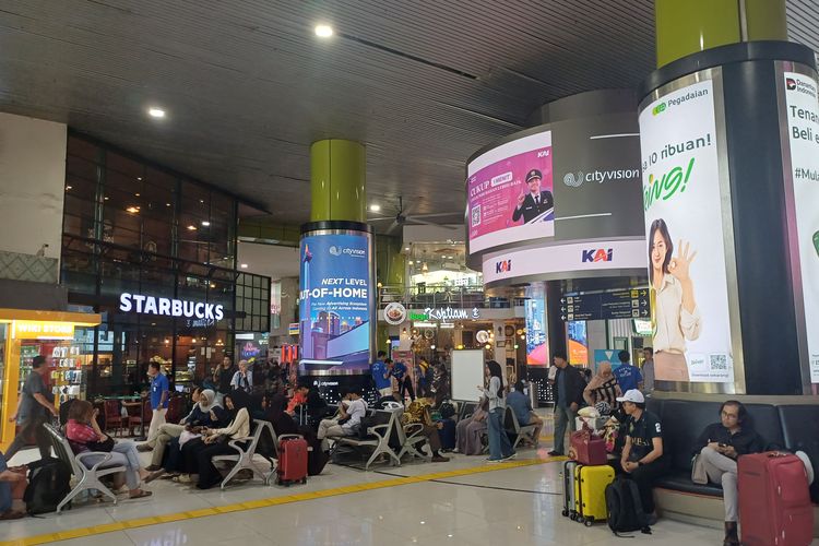Warga Minta Rencana KRL Berhenti di Gambir Tak Kurangi Kenyamanan Penumpang