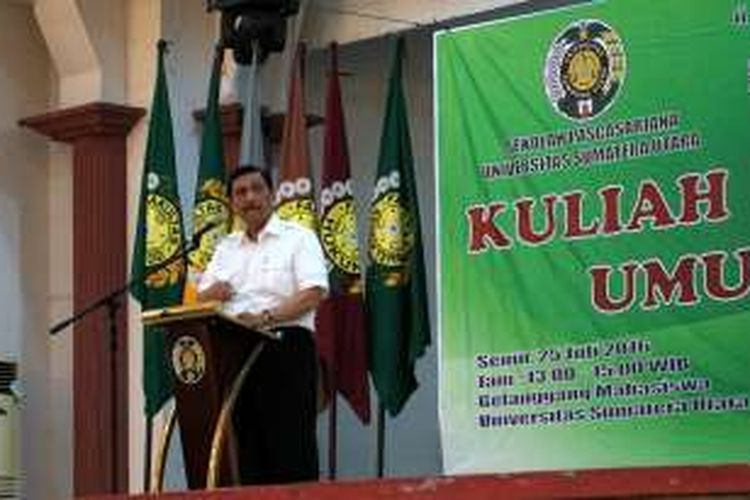 Menteri Koordinator bidang Politik, Hukum dan Keamanan Luhut Binsar Pandjaitan saat memberikan kuliah umum di USU, Sumatera Utara, Senin (25/7/2016).