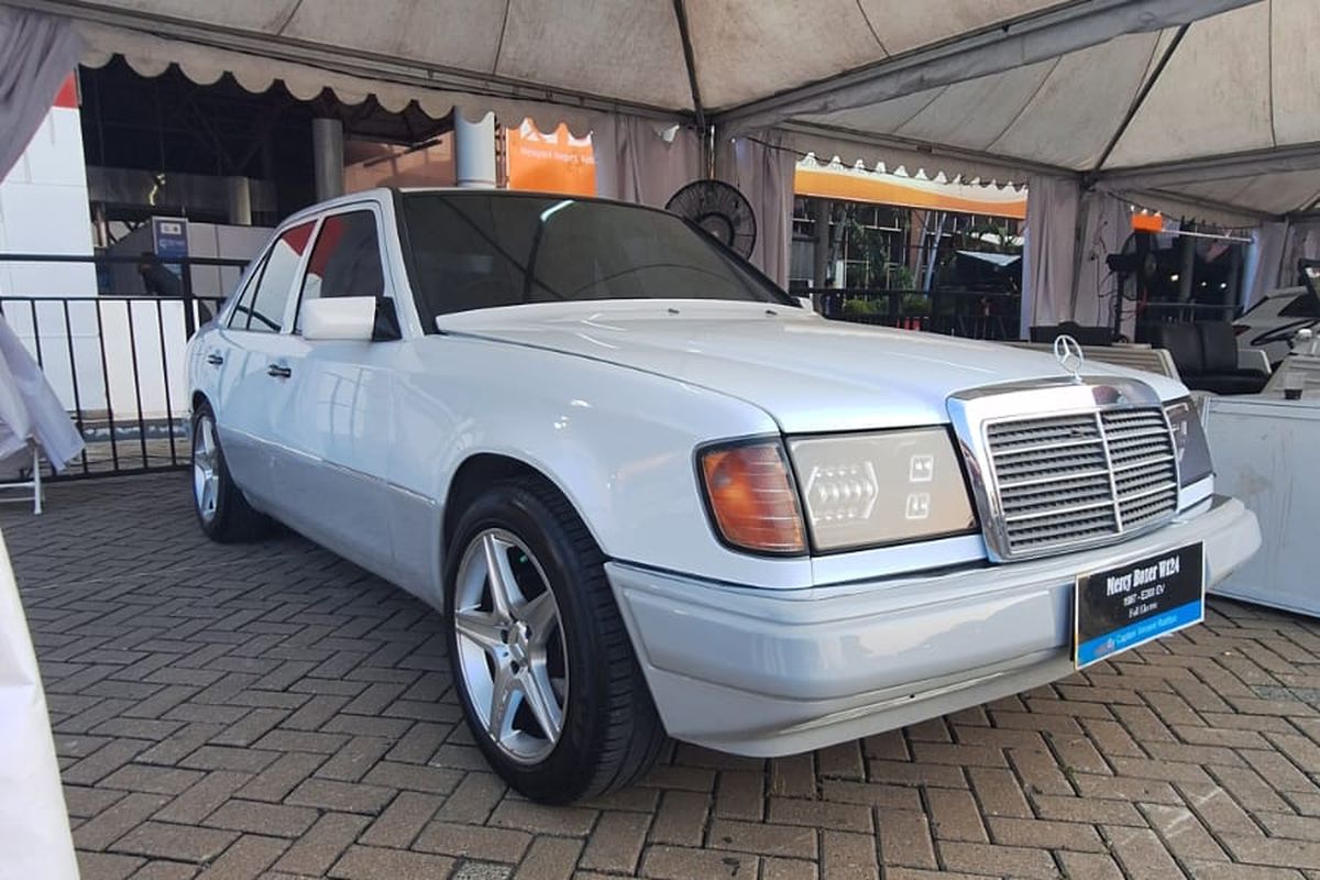 Motuba Mercedes Benz W124 lansiran 1998 yang dikonversi menjadi mobil listrik