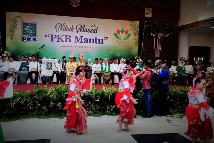 Nikah Masal bertajuk PKB Mantu digelar di Gedung Pegadaian Pusat disebelah Kantor PBNU, Jalan Keramat Raya, Jakarta Pusat, Jumat (25/8/2017).