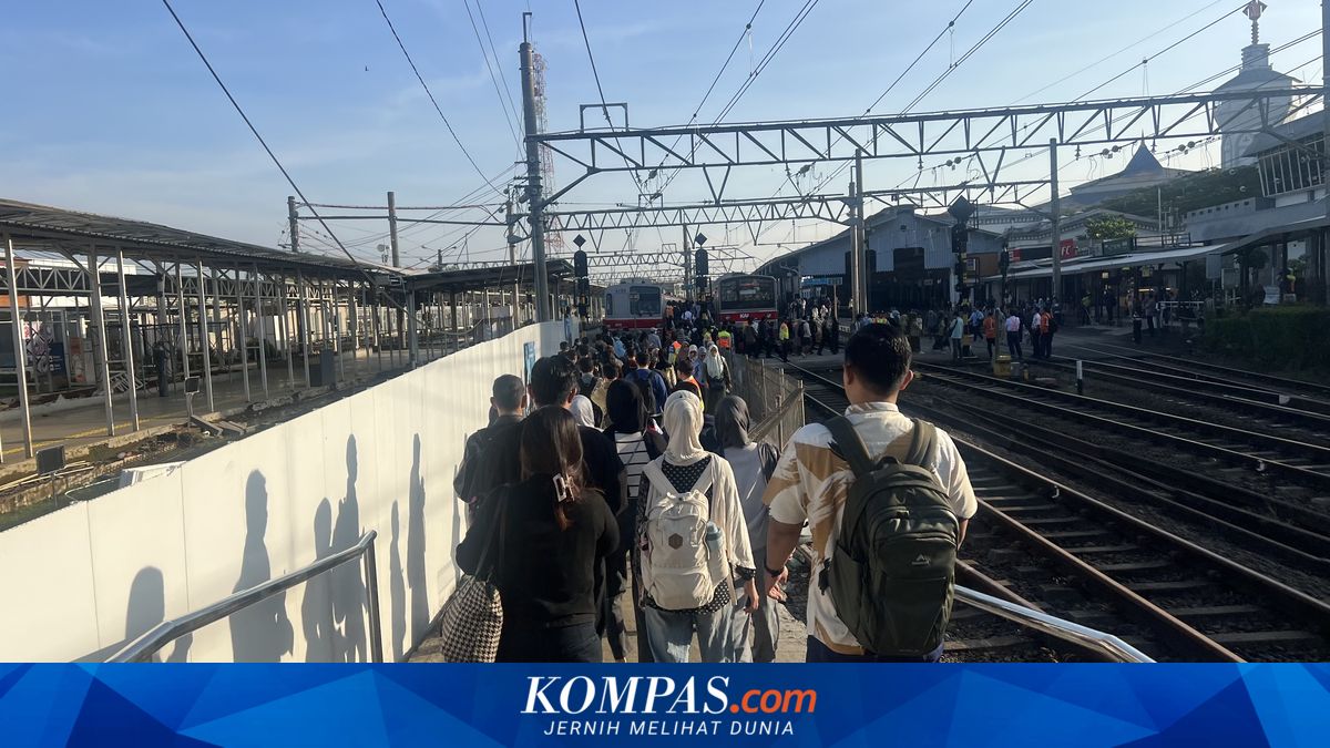 Peron 6-8 Stasiun Bogor Ditutup, Penumpang Harus Berbagi Jalur hingga Terjadi Desak-desakan ~TR

Klik untuk baca: