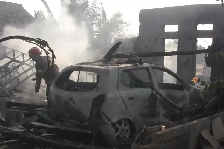 Rumah di Subang Terbakar, Mobil, Motor, dan Uang Rp 50 Juta Ikut Hangus