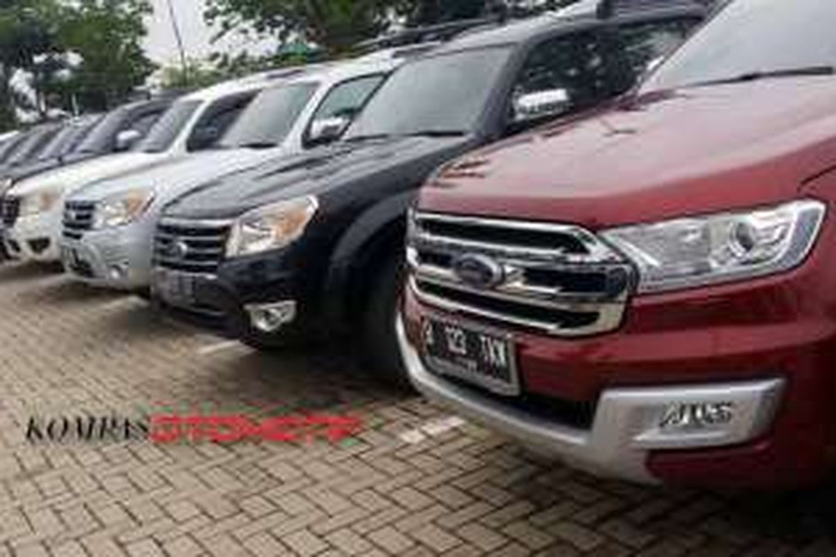 Selain mobil produksi lama, terlihat juga model keluaran baru All-New Everest dalam ajang kumpul akbar para pengguna Ford di Indonesia.