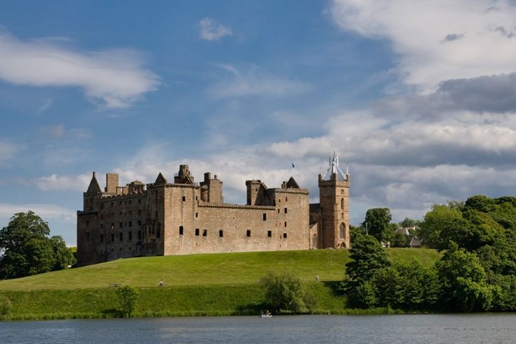 Istana Linlithgow, tempat kelahiran Mary sang ratu Skotlandia.