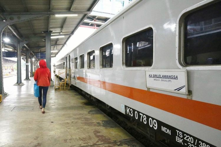 Ilustrasi Kereta Api Srilelawangsa relasi Medan-Binjai-Kualabingai PP. Berikut jadwal terbaru KA Sri Lelawangsa rute Medan - Binjai pada GAPEKA 2023 yang akan berlaku per 1 Juni 2023.
