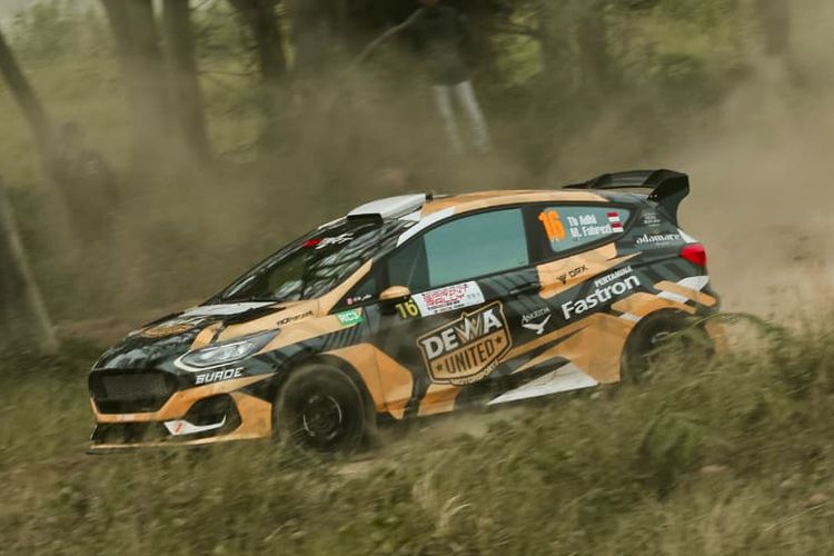 Dewa United motorsports mempertahankan juara tim pada kejurnas sprint rally putaran 4 di Semarang.