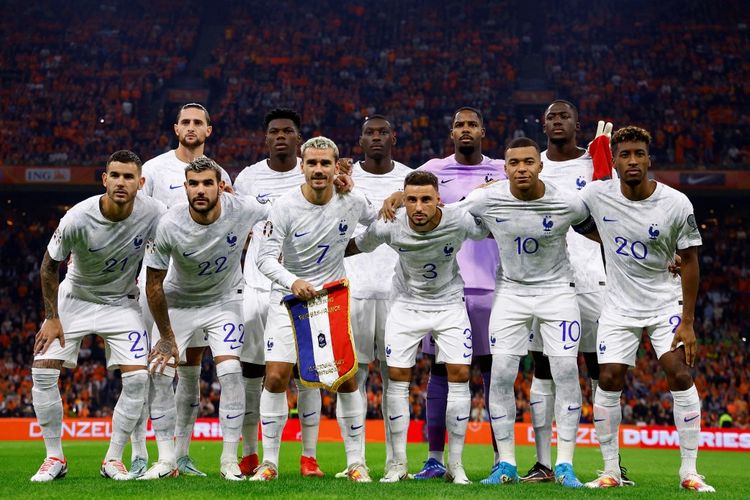 Timnas Perancis berfoto sebelum pertandingan melawan Belanda di Johan Cruyff Arena, Sabtu (14/10/2023) dini hari WIB pada Kualifikasi Euro 2024. Perancis menang 2-1 dan lolos ke putaran final Euro 2024. Artikel ini berisi daftar tim yang lolos ke Euro 2024. 