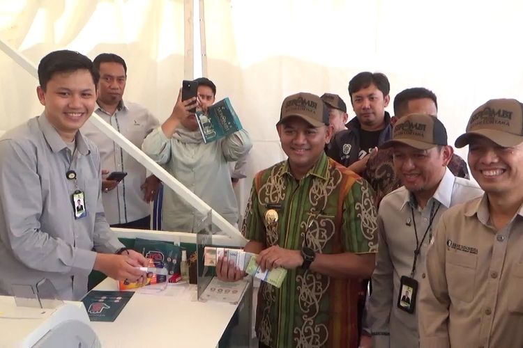 Penukaran Uang Baru di Palopo Diserbu Warga, Kuota 1.000 Paket Langsung Ludes