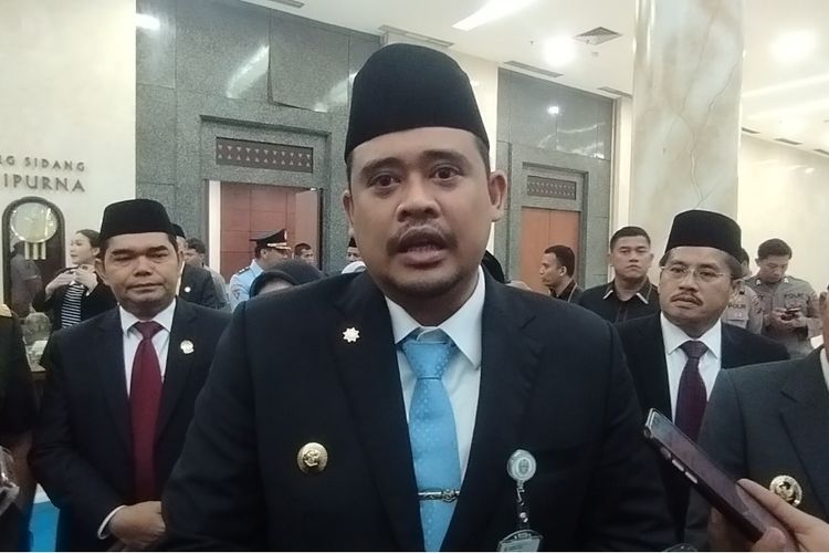 Gubernur Sumatera Utara, Bobby Nasution memberikan keterangan kepada awak media usai mendengar pidato kenegaraan Presiden Prabowo Subianto di gedung paripurna DPRD Sumut, Jumat (15/8/2025).