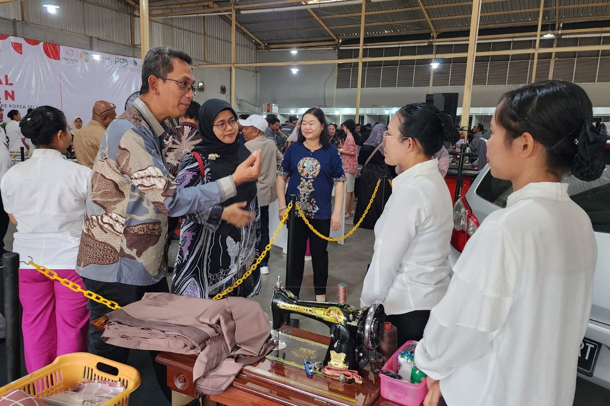 Direktur Jenderal Pembinaan Penempatan Tenaga Kerja dan Perluasan Kesempatan Kerja (Ditjen Binapenta & PKK) pada Kementerian Tenega Kerja, Rendra Setiawan, saat mengunjungi Pasuruan, Jawa Timur, Selasa (27/8/2024)