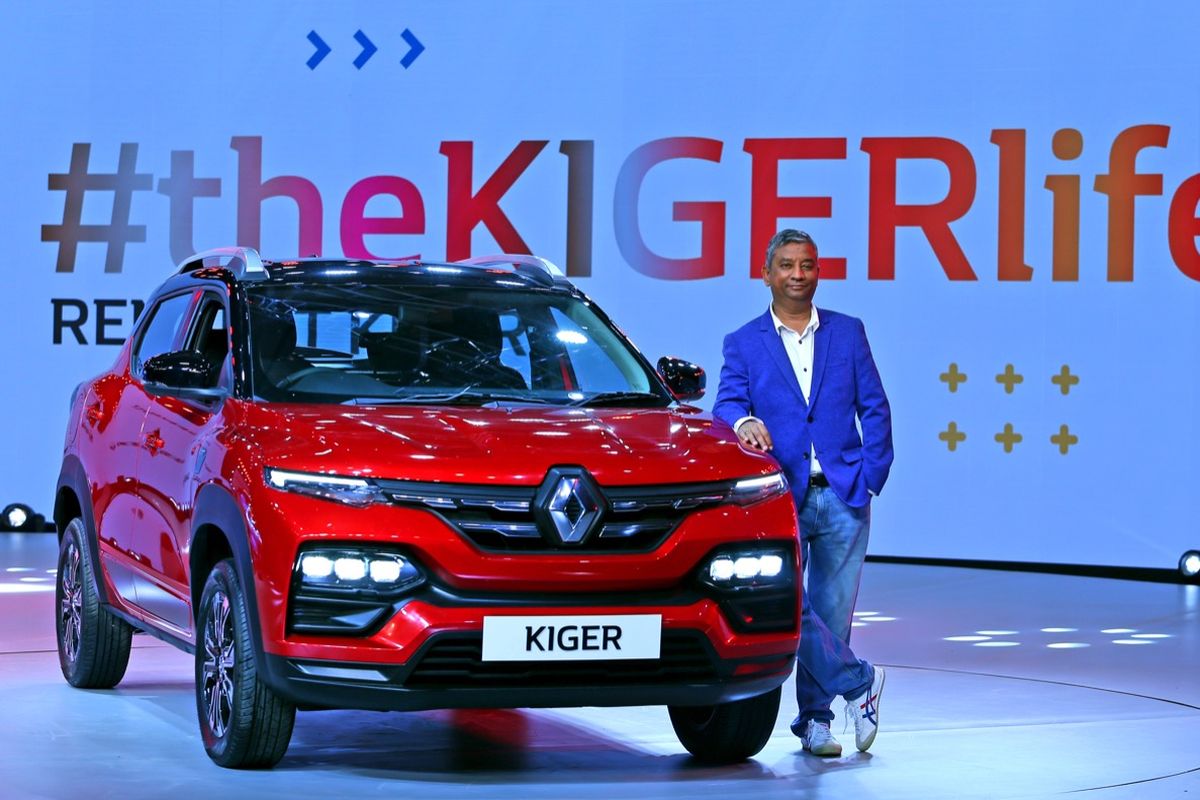 Venkatram Mamillapalle, Country CEO & MD, Renault India Operations dengan Renault KIGER pada Acara Peluncuran Global di New Delhi