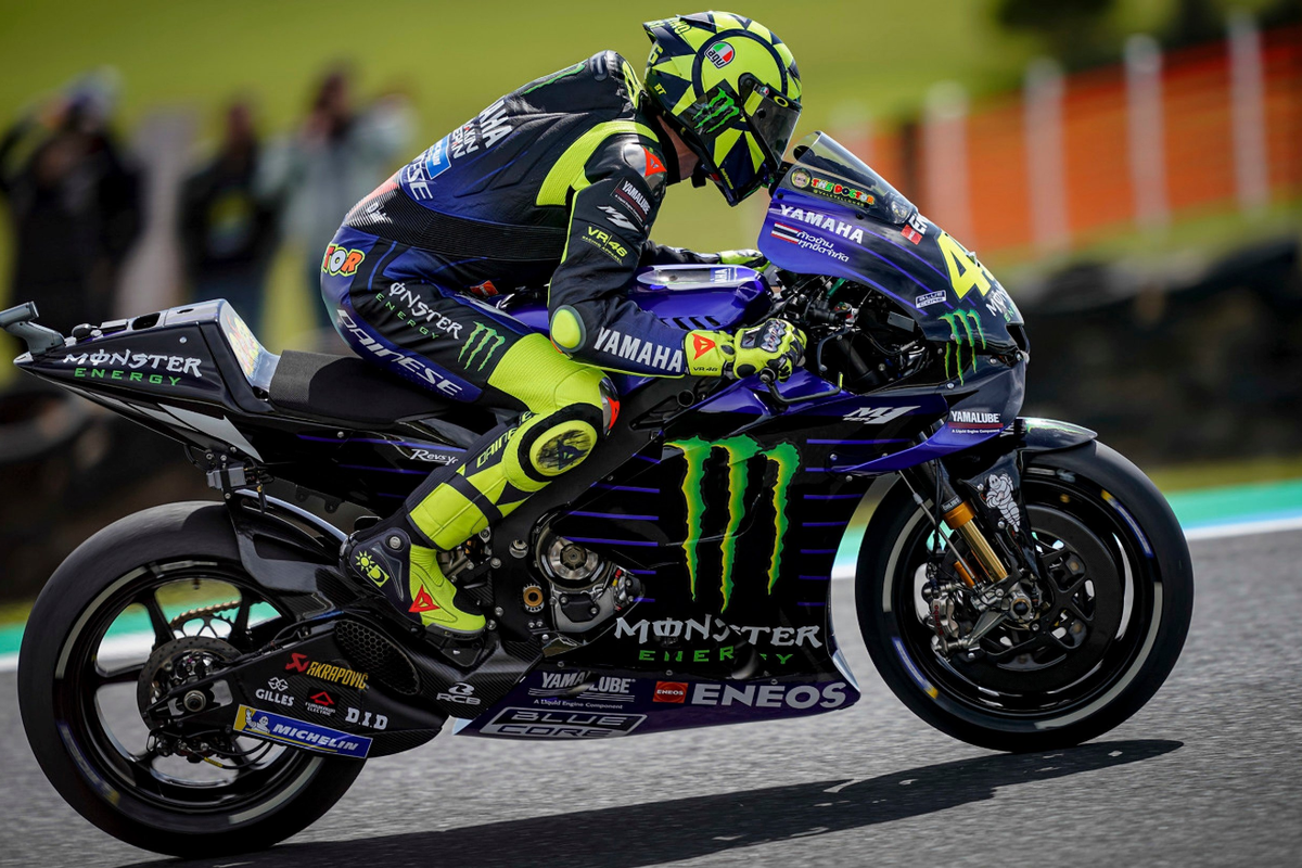 Valentino Rossi saat menjalani sesi latihan bebas MotoGP Australia pada hari jumat (25/10/2019)