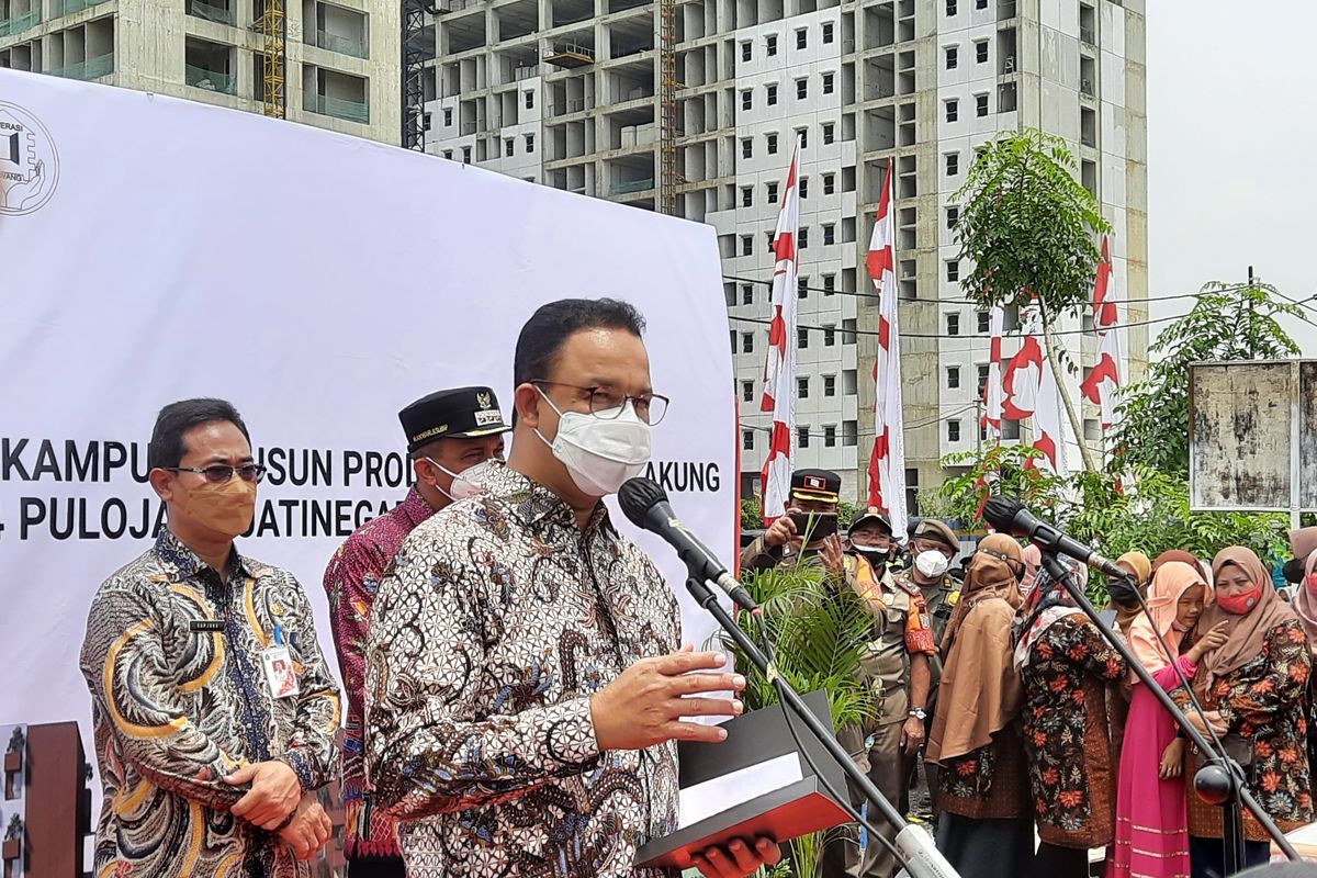 Gubernur DKI Jakarta Anies Baswedan meresmikan pembangunan Kampung Susun Produktif Tumbuh Cakung yang berada di RW 05 Kelurahan Jatinegara, Kecamatan Cakung, Jakarta Timur, Kamis (7/10/2021).