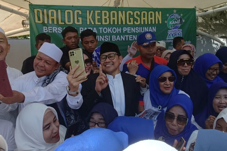Cawapres Muhaimin Iskandar mengomentari kritikan yang diberikan sivitas akademis terkuat kinerja Presiden Joko Widodo