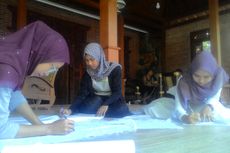 Melihat Serunya Mahasiswa Malaysia Belajar Membatik di Kulon Progo