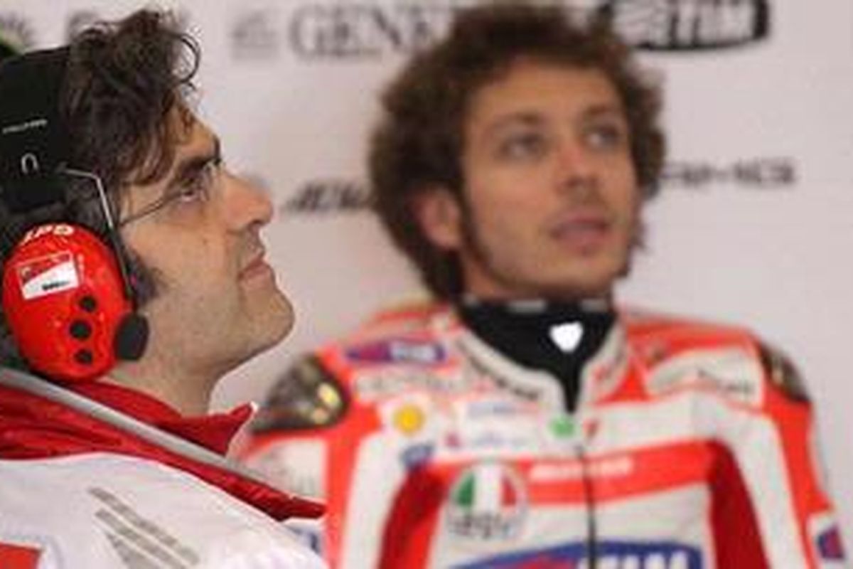 Bos Ducati, Filippo Preziosi (kiri), dan Valentino Rossi.