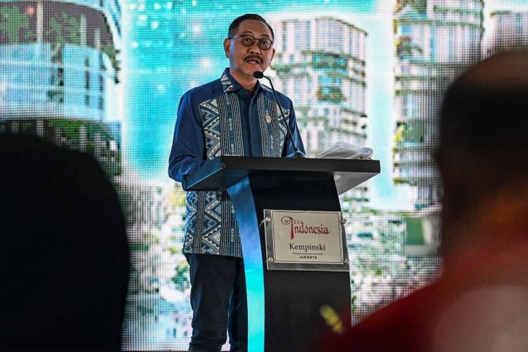 Mantan Kepala Otorita IKN Bambang Susantono menyampaikan pidato dalam Rapat Koordinasi Nasional (Rakornas) Otorita Ibu Kota Nusantara (OIKN), Kamis (14/3/2024). Rakornas tersebut sebagai pengenalan IKN dan potensi kerja sama OIKN dengan pemda. ANTARA FOTO/Erlangga Bregas Prakoso/rwa.