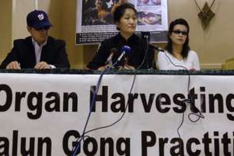 Praktisi Falun Gong mengadakan konferensi pers di Arlington, Virginia, mengenai panen organ (Dok.)