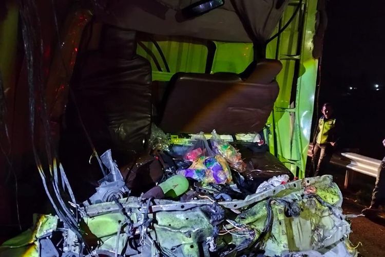Mobil Boks dan Truk Bertabrakan di Tol Medan-Tebing Tinggi, 3 Orang Tewas  