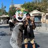 Demi Foto Bareng Karakter Favorit Sang Anak, Arief Muhammad Rela Keliling Universal Studios